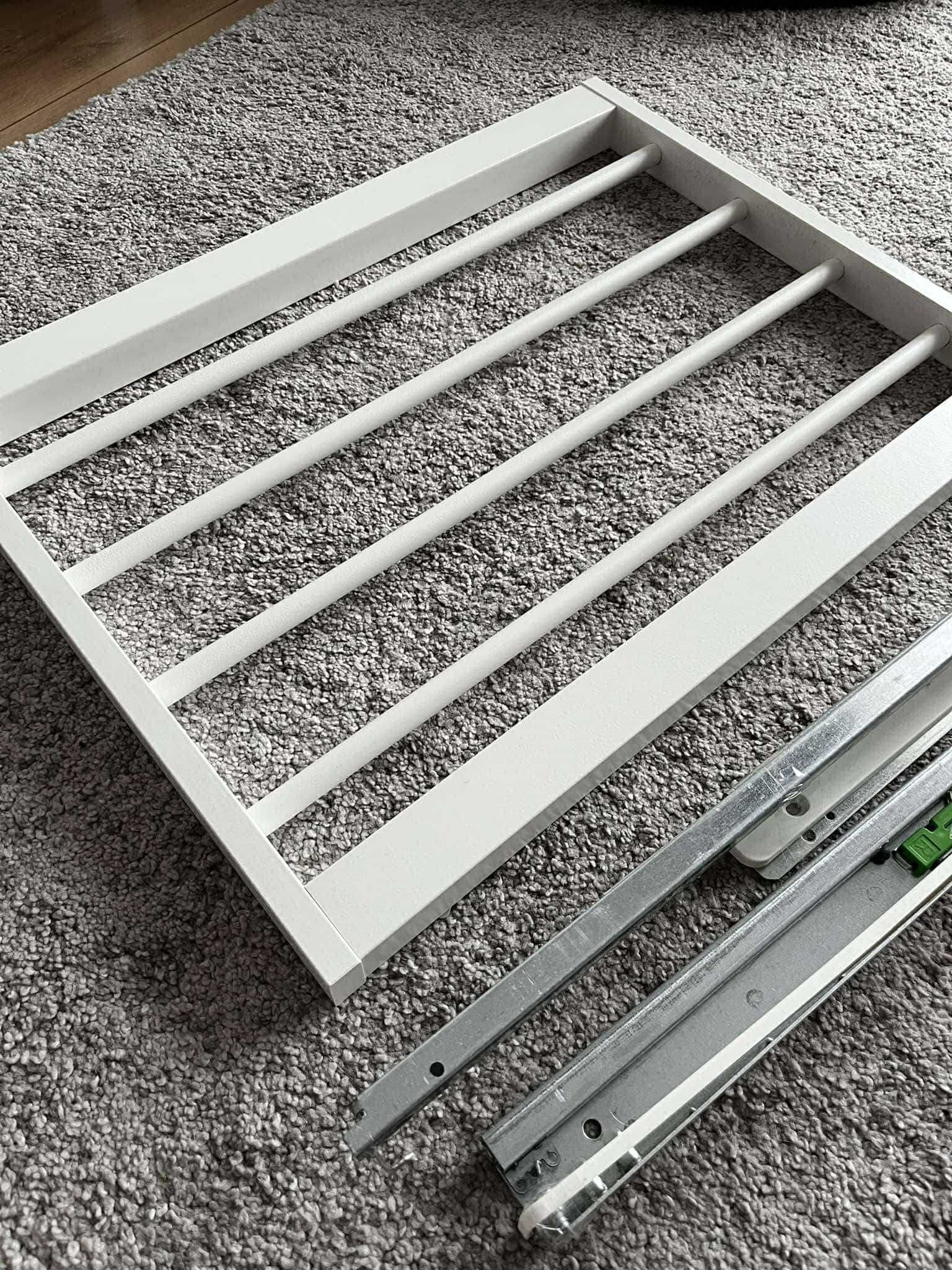 Wysuwany wieszak na spodnie - KOMPLEMENT