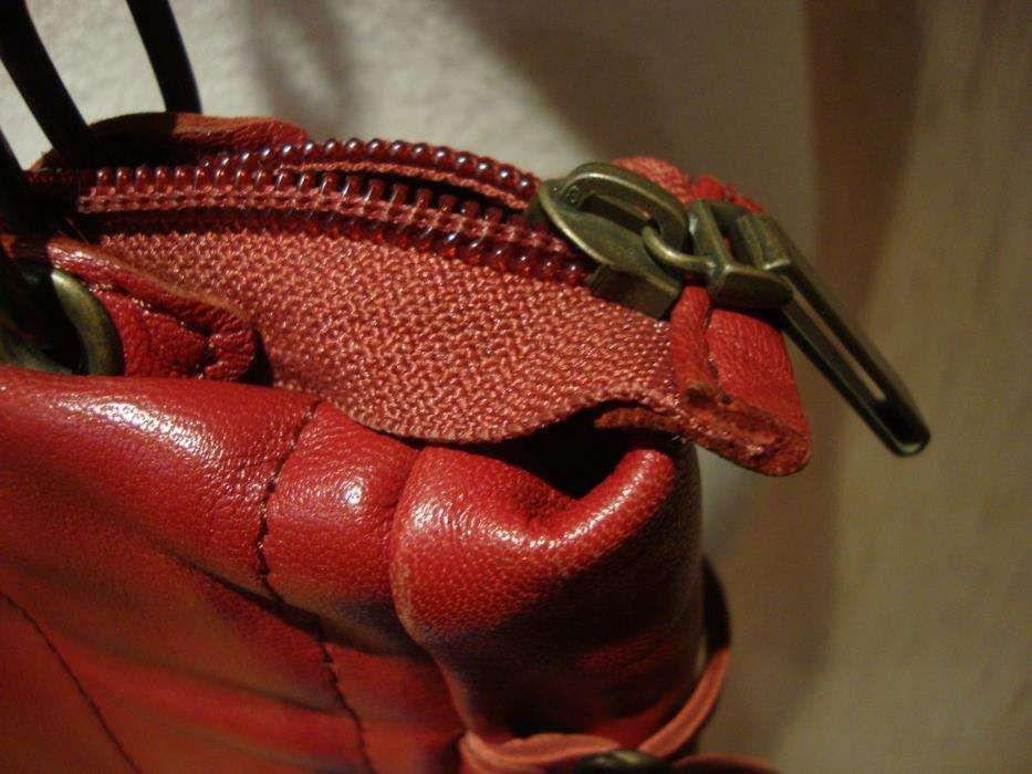 Carteira vermelha em pele verdadeira