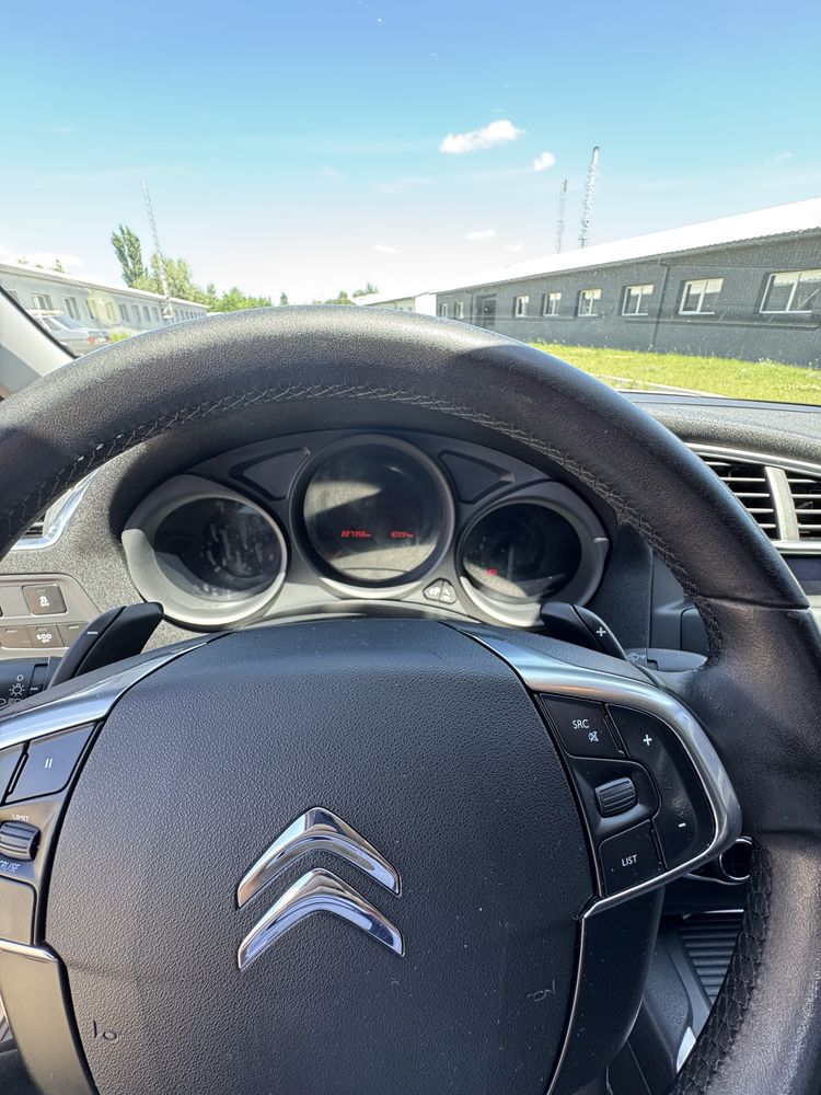 автомобіль Citroen C4
