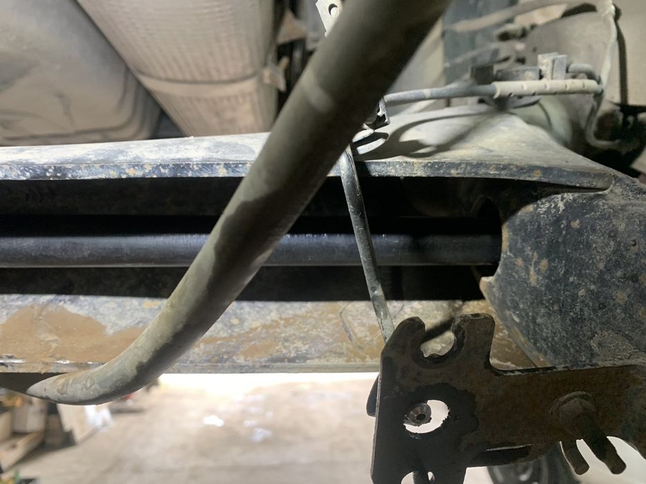 Ремонт Пежо 3008 задньої балки.