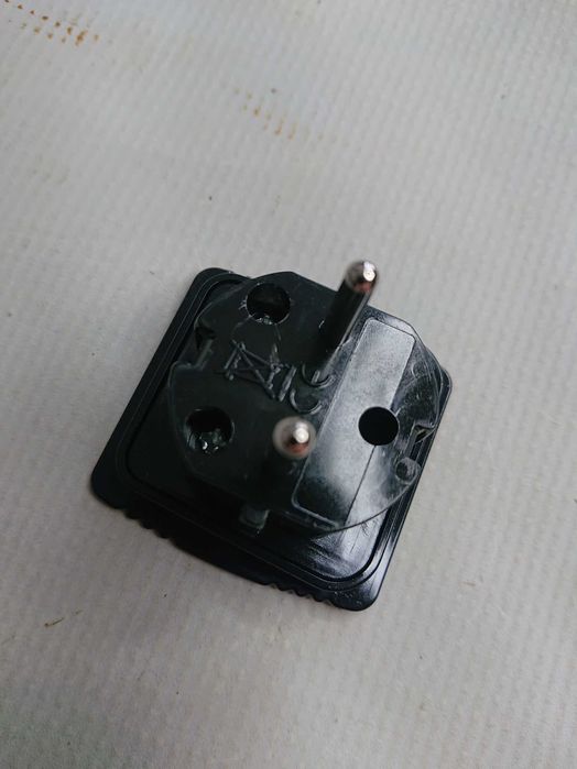 Adapter Podróżny Przejściówka Wtyczka angielska UK na PL EU