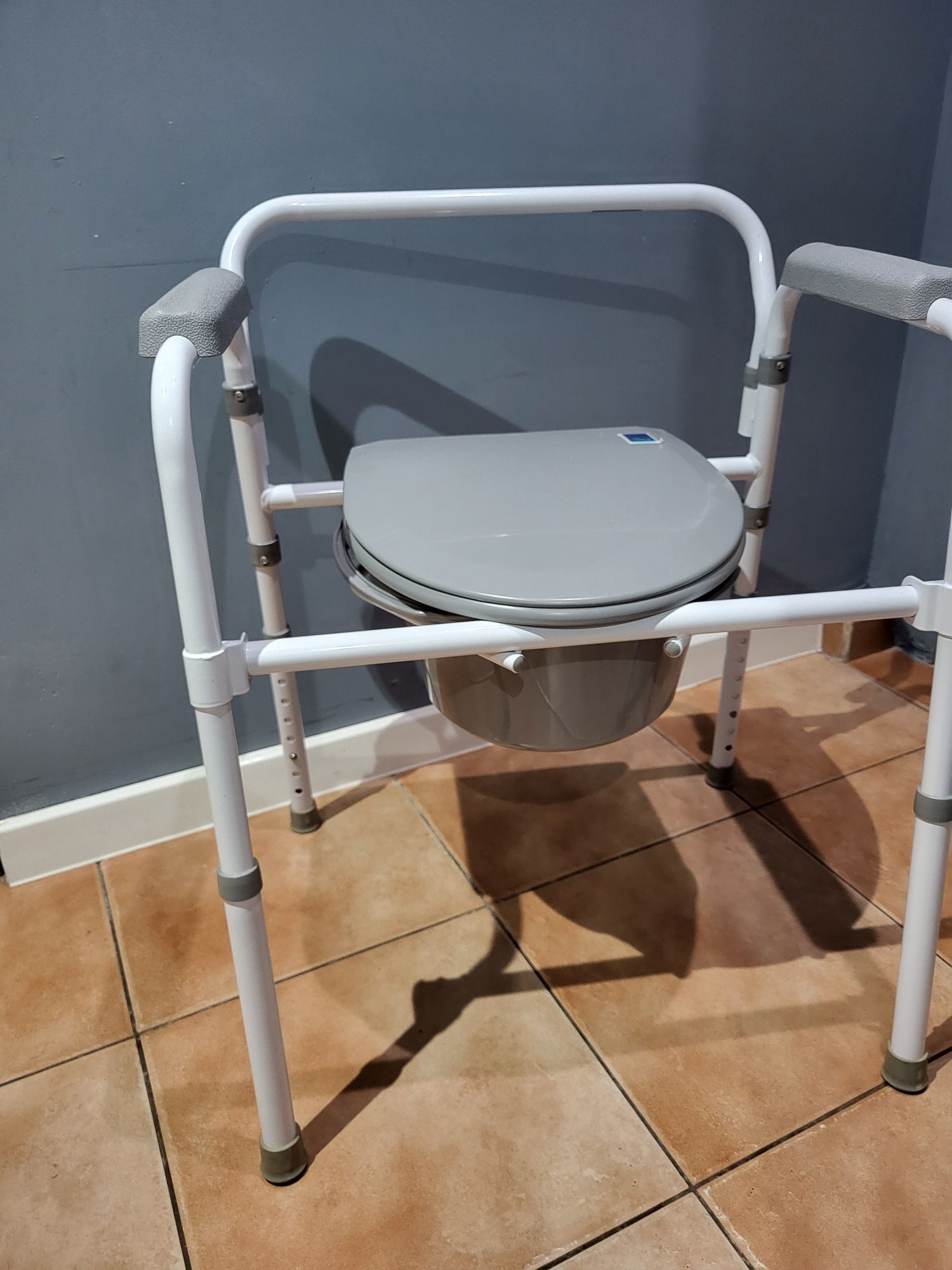 Przenośna toaleta krzeslo WC senior nie używane timago