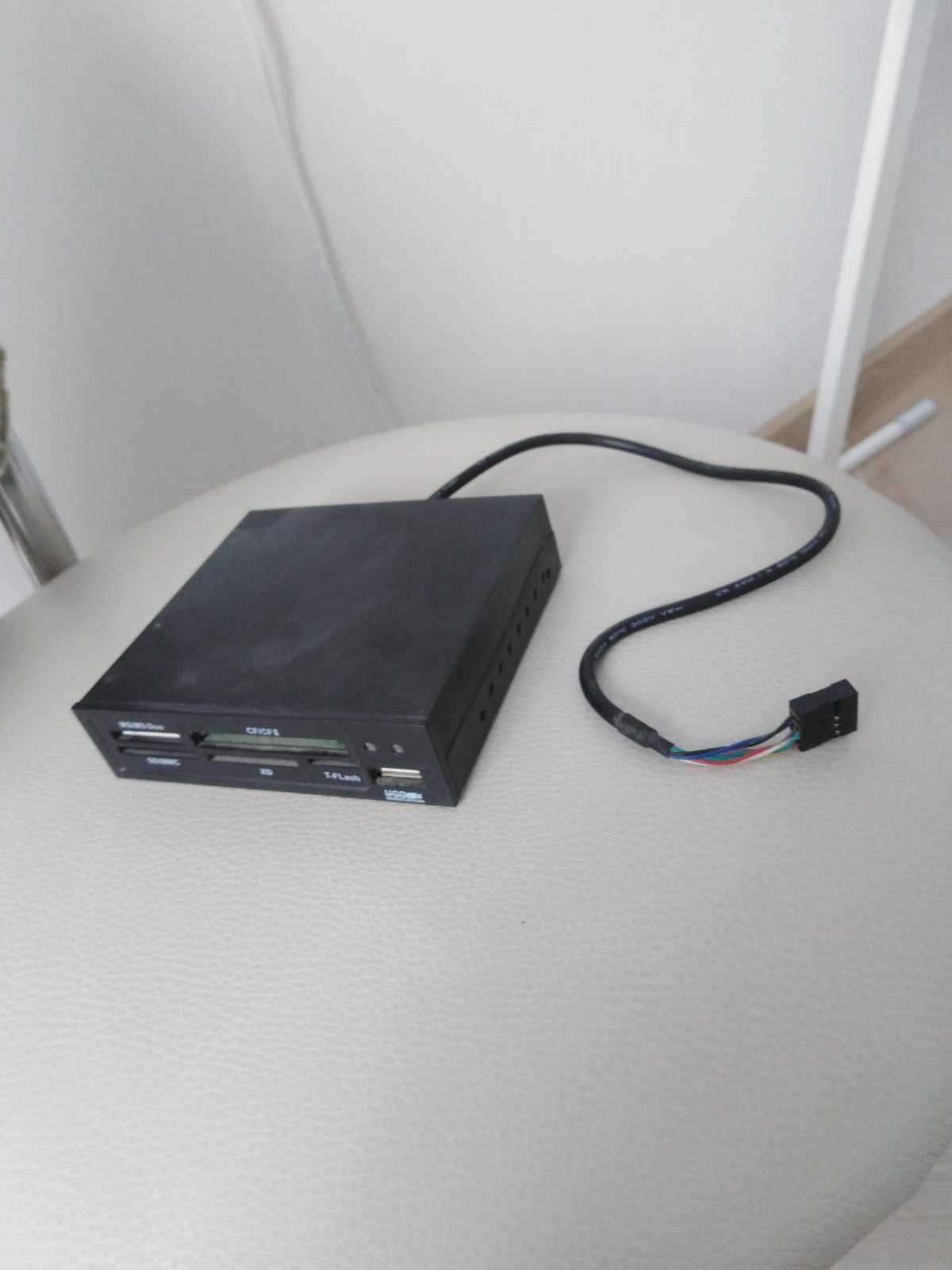Внутрішній Card reader для карт SD/MMC, CF/MD, SM, MS/MSpro