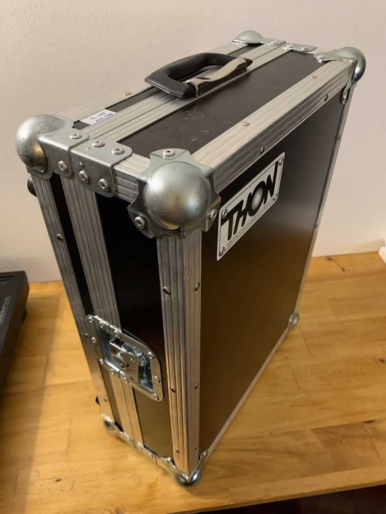 Mesa DJ Reloop RMX 90