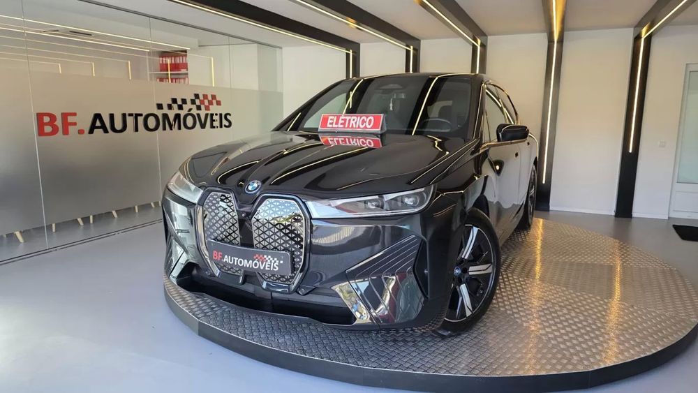 BMW iX xDrive 40 Pack Desportivo