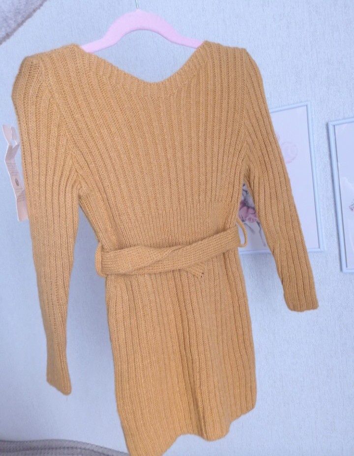 Nowa sukienka 104-110 sweterkowa dla małej modnisi