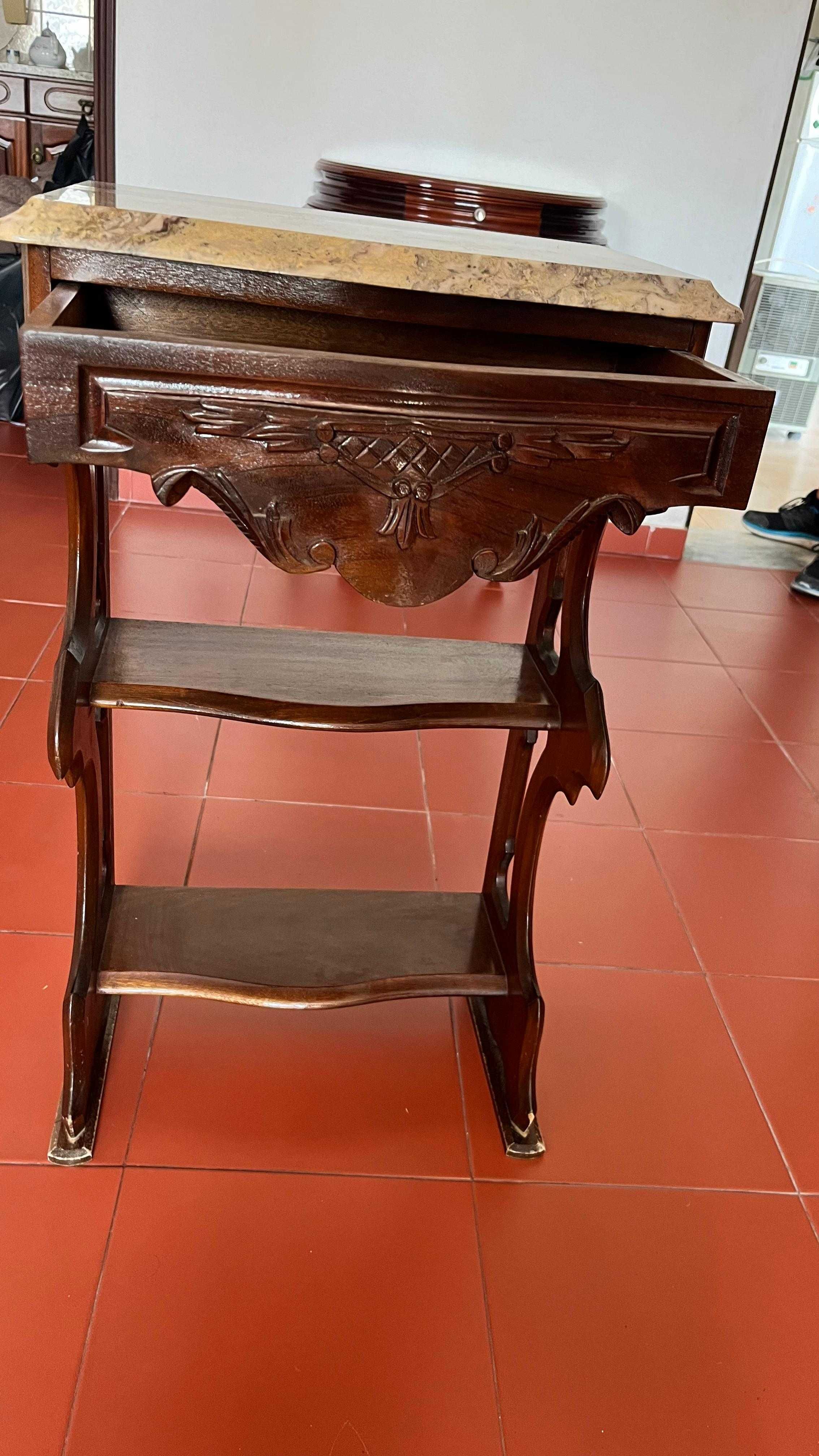 Mesa de Apoio Antiga com Tampo em Mármore (2 Prateleiras)