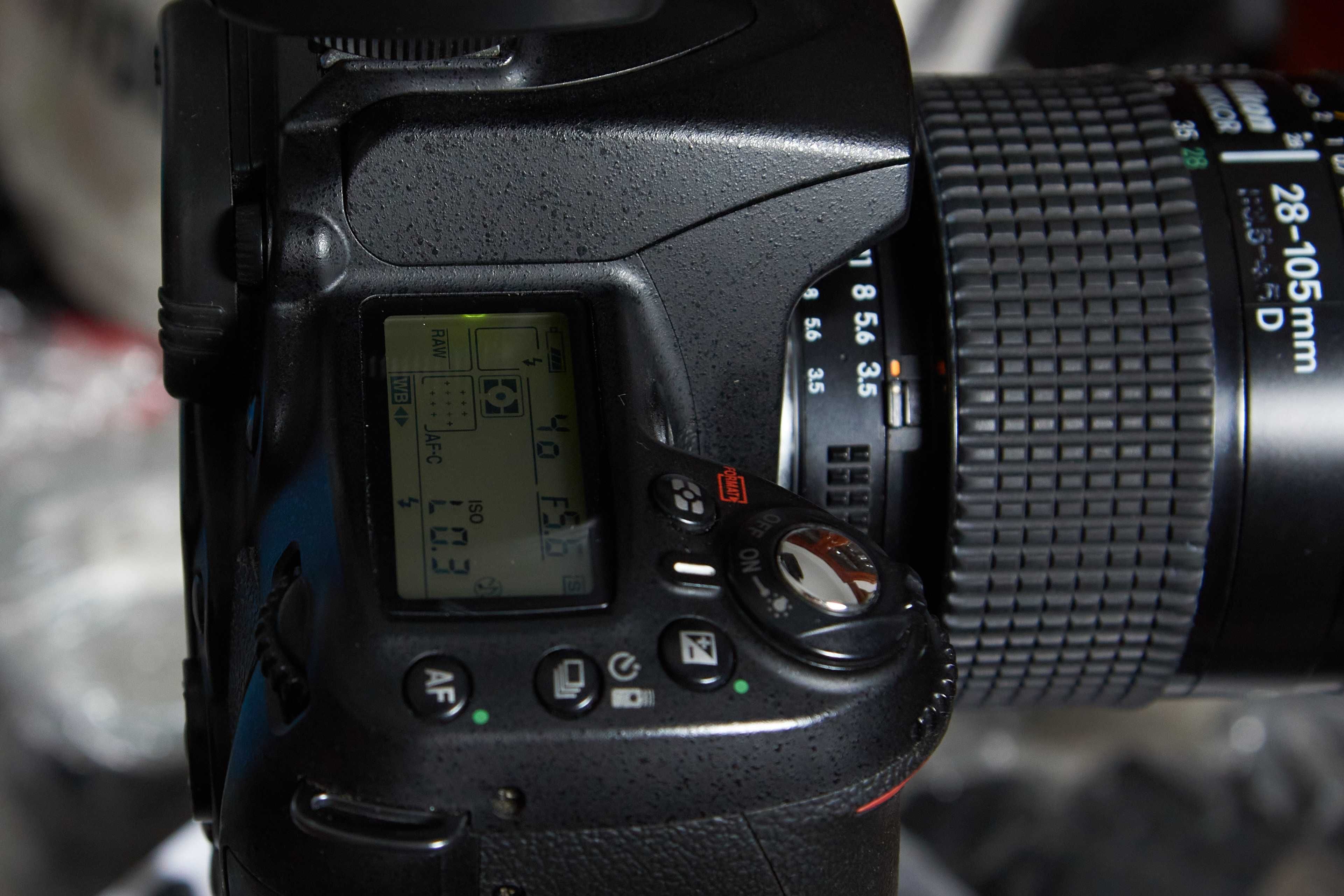 Nikon D90 (7800clics)  c/ Nikon AF Zoom 28-105mm Macro & Flash