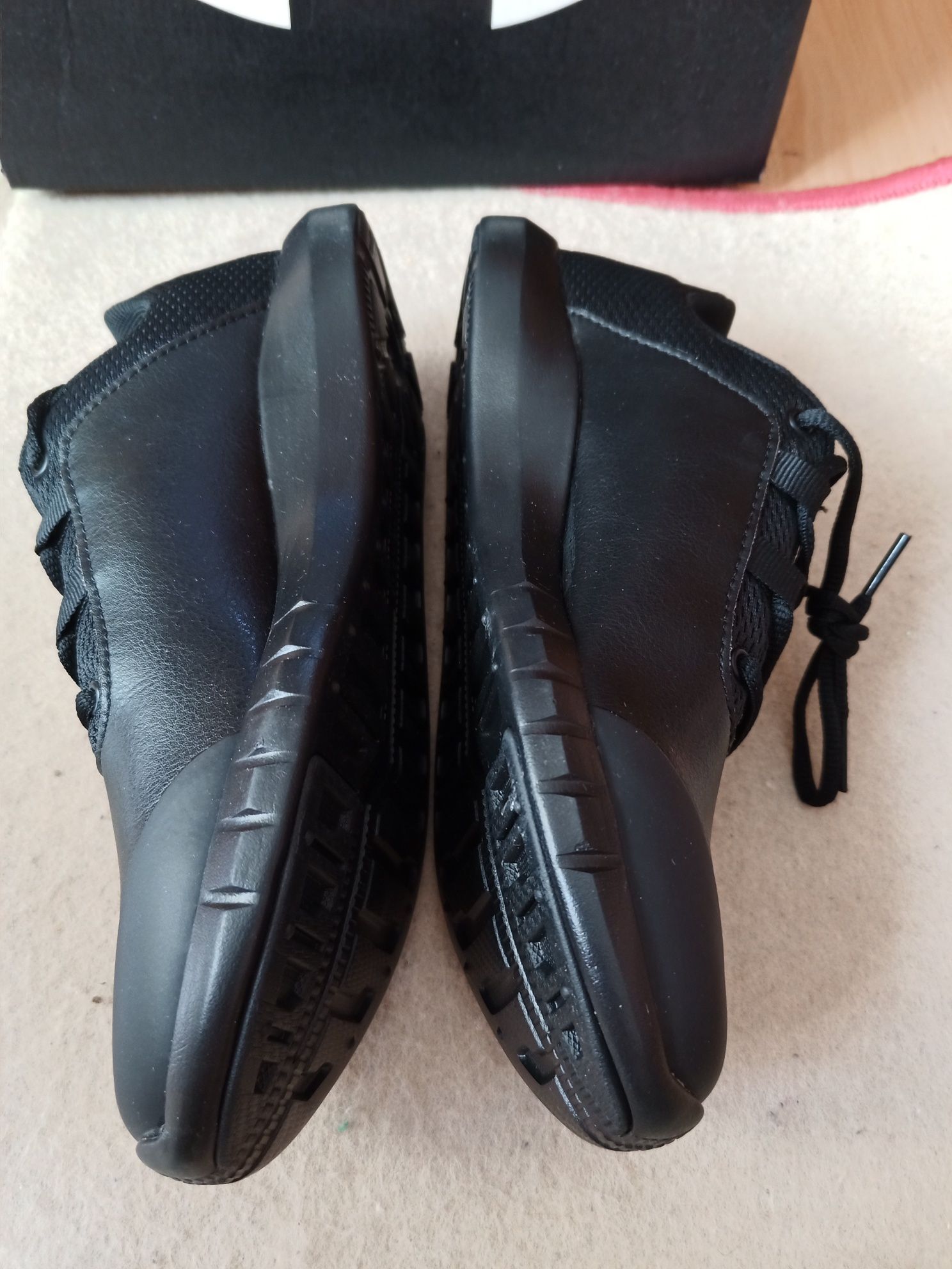 Nowe Sportowe buty under armour 37-38 całe czarne, lekkie, wkładka 24