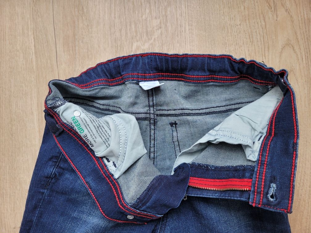 Spodnie dżinsowe 134/140 F&F czerwone przeszycia