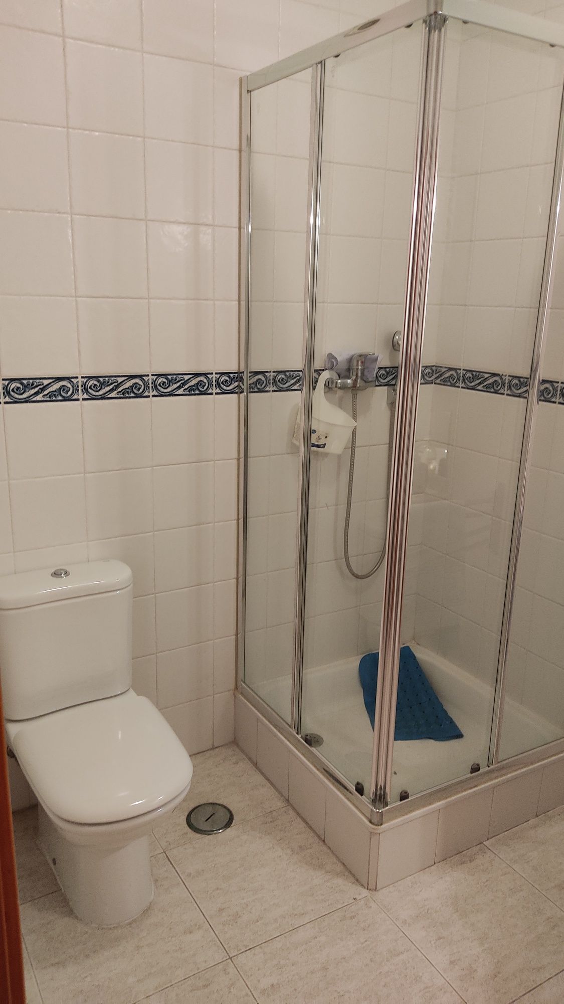Alugo quarto, casa banho exclusiva
