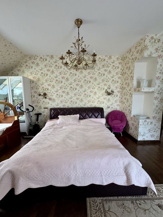 Будинок 300 кв.м. З усіма Комунікаціями та Гарною Ділянкою