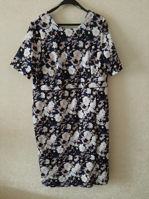 Красивое платье на подкладке.