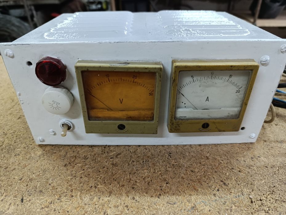 Акумуляторне зарядне