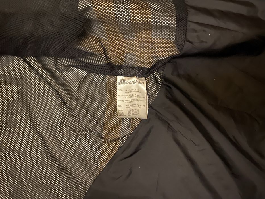 ветровка berghaus driaqua technology темно знленого кольору