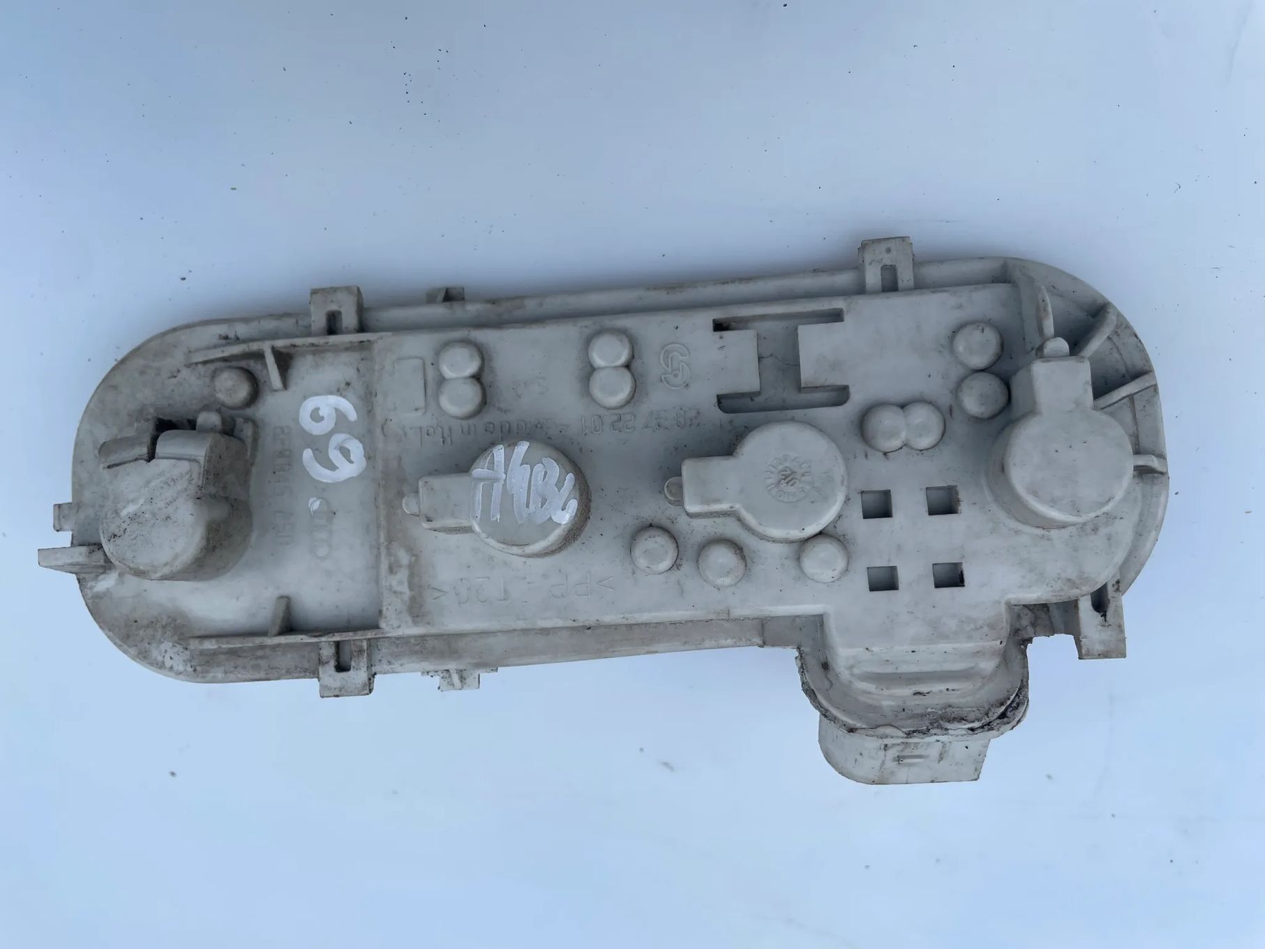 WKŁAD LAMPY PRAWY TYŁ AUDI A4 B6 KOMBI 8E9945258