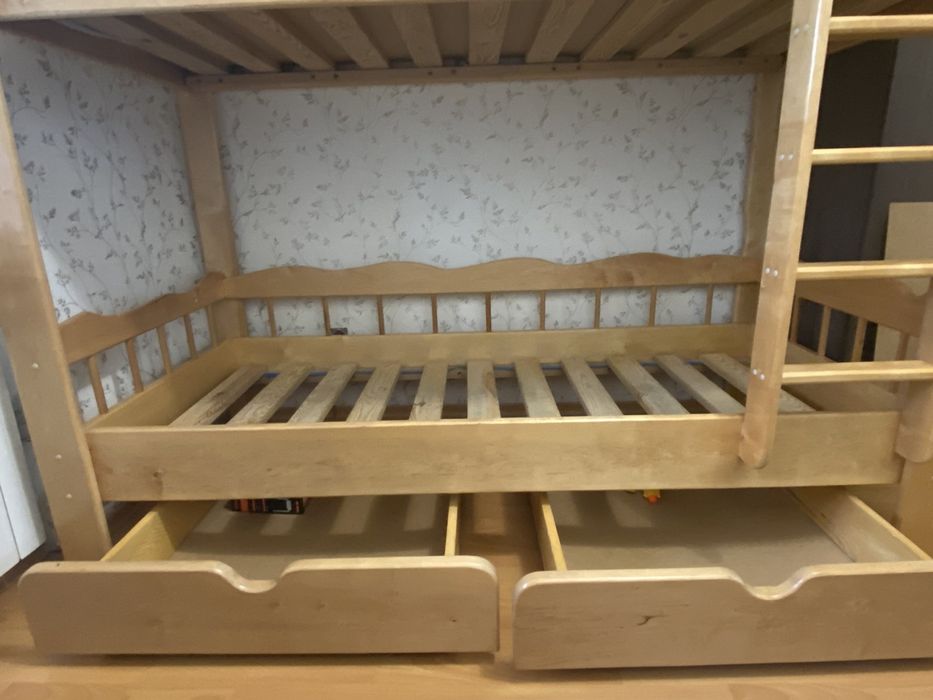 Ліжко двох ярусне