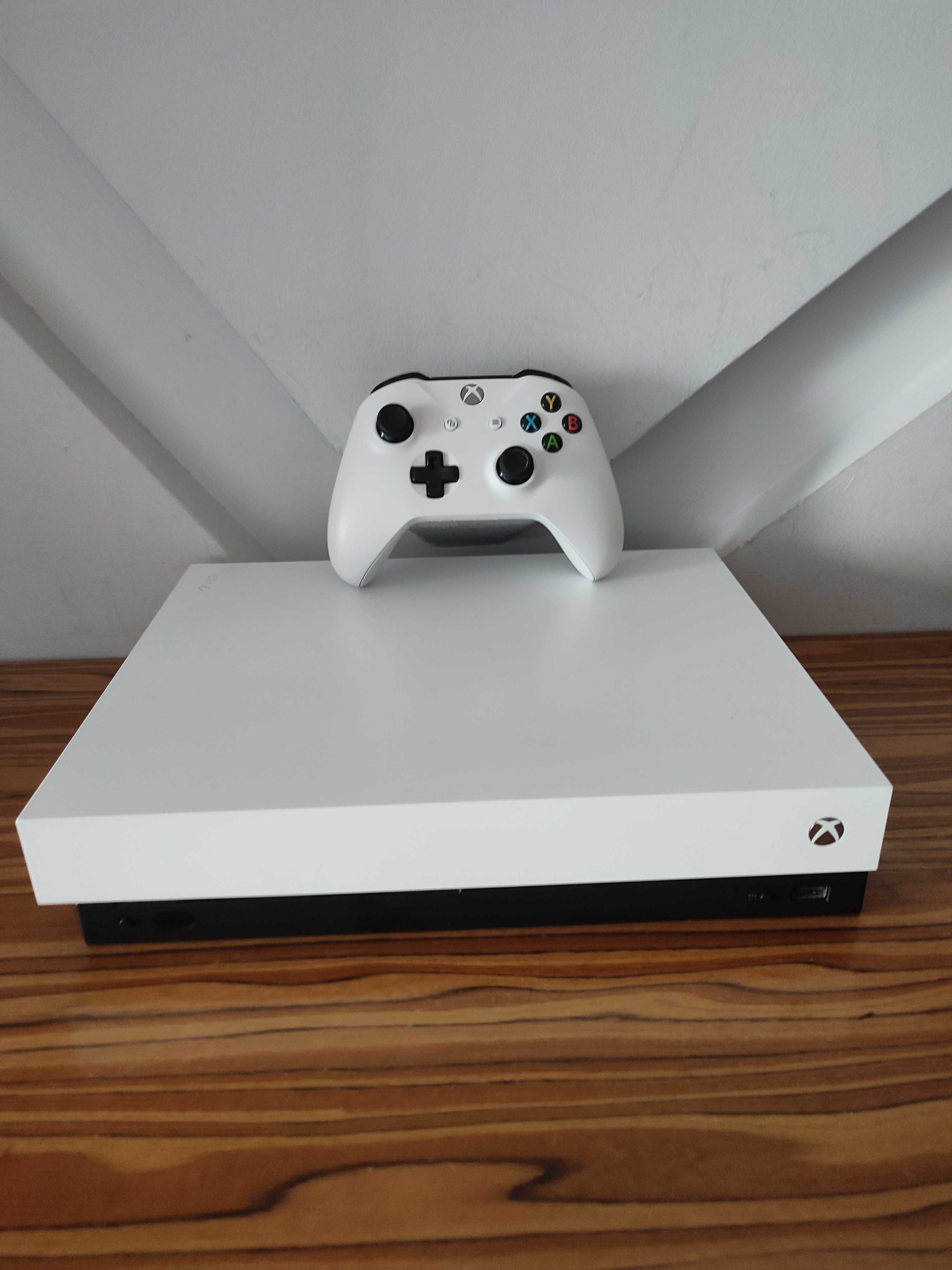 [Xbox] Konsola Xbox One X Biała + Pad - super stan