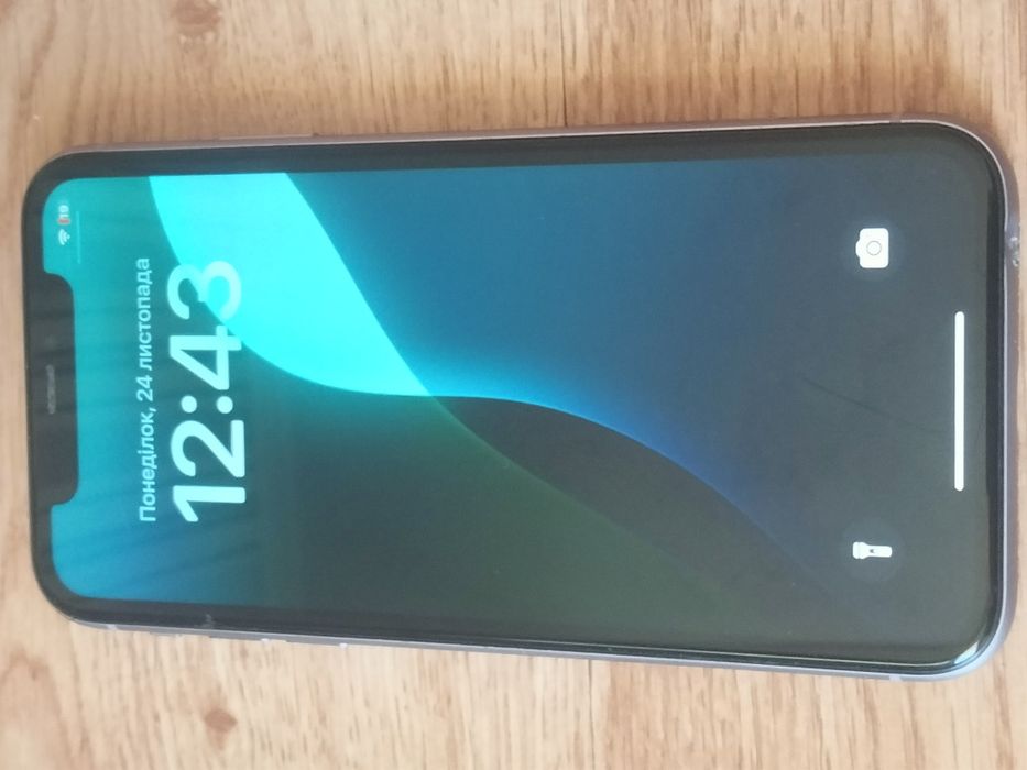 Телефон iPhone 11 64 GB