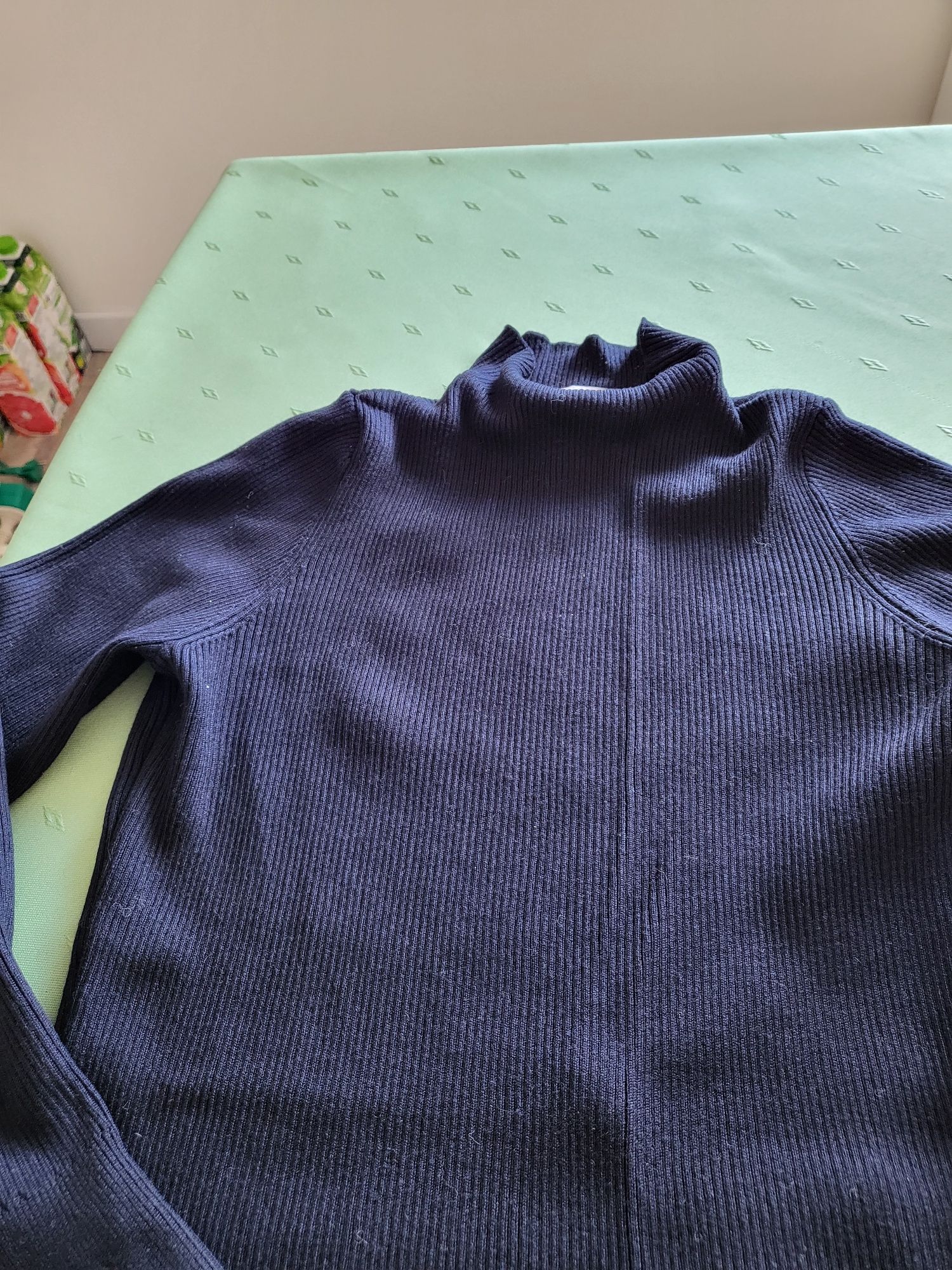 Sweter nowy Orsay! Granatowy L. Bardzo dobry materiał, miły dla ciała.