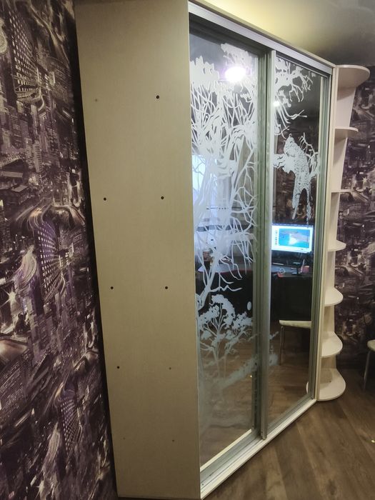 Шкаф угловой с зеркалом