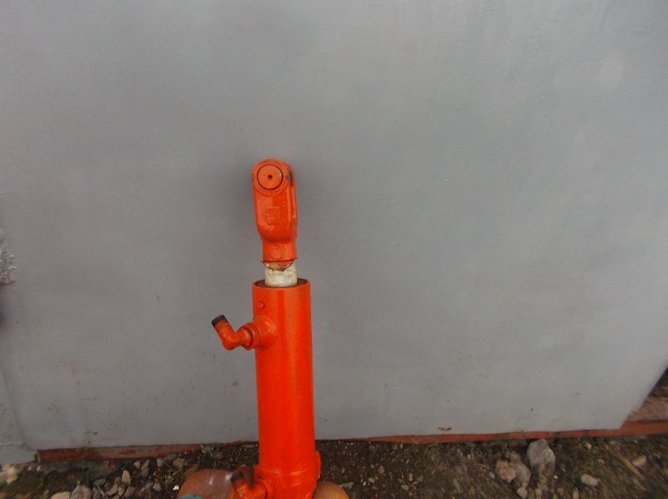 гидроцилиндр наклона передних колёс автогрейдер ДЗ-143