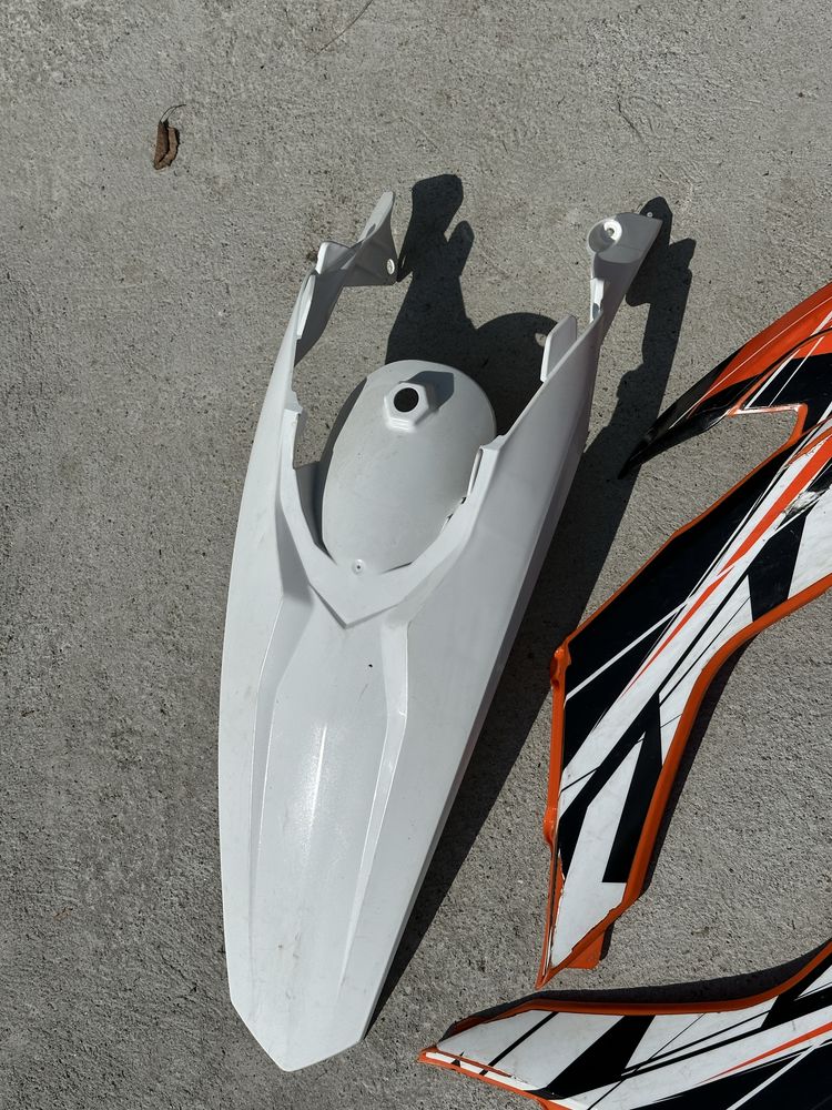 Orginalne plastiki ktm, komplet boczki ogon blotnik [sx exc]
