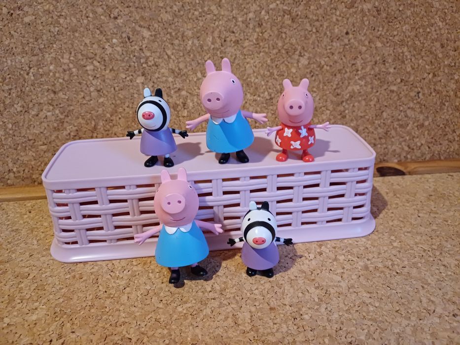 Peppa pig. 2€ cada  boneco.