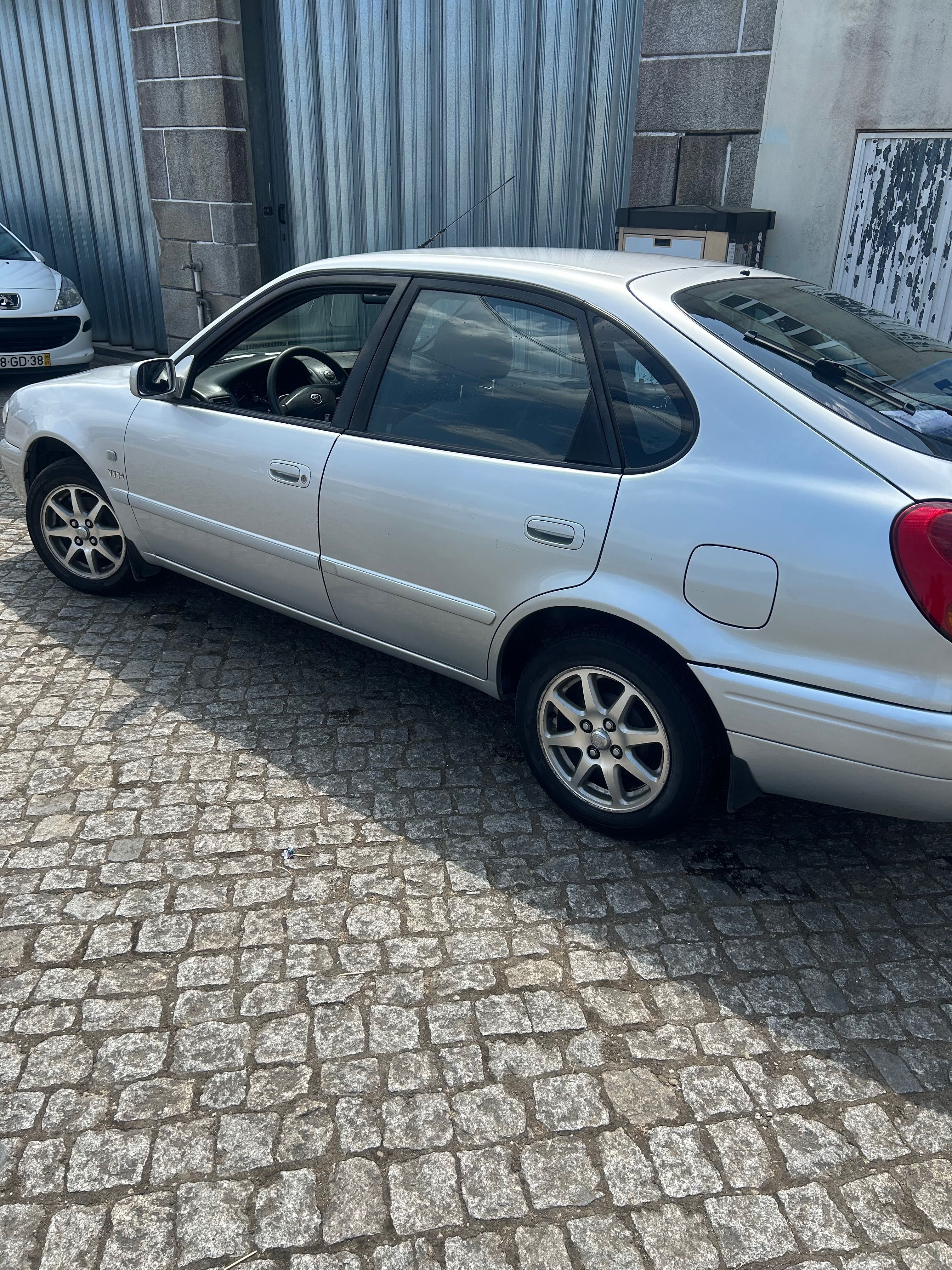 Toyota Corolla 1.4 gasolina.
