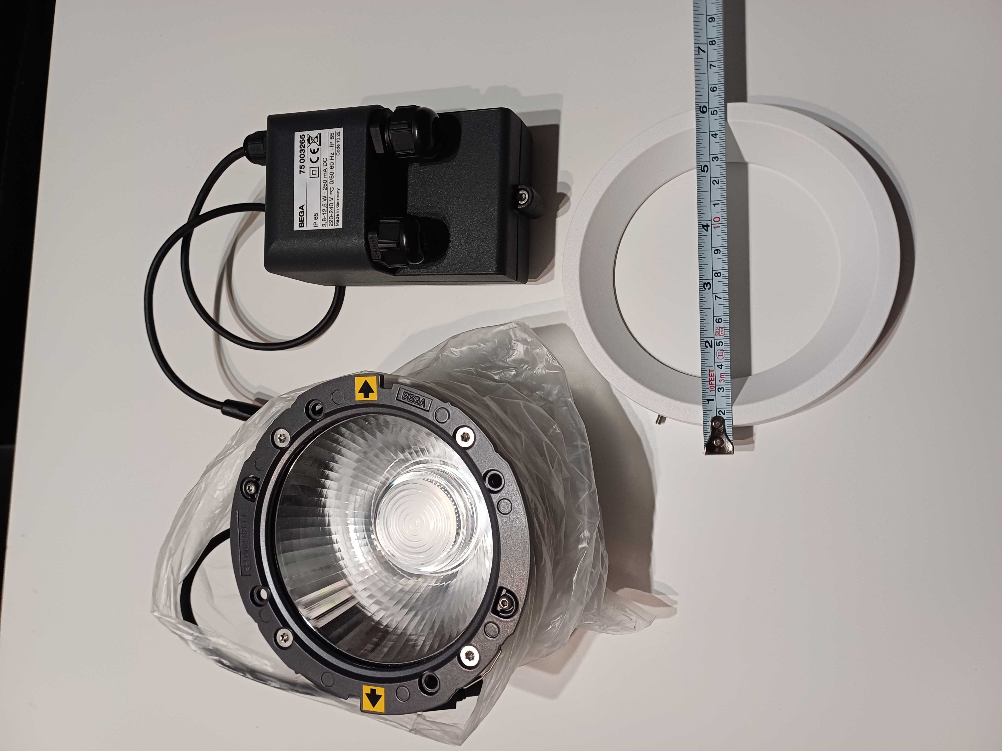 Nowa lampa halogenowa led Bega 24236 W K3