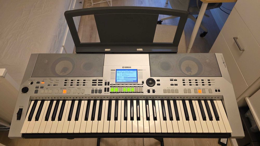 Keyboard Yamaha PSR-S550, komplet ze stojakiem, bdb stan