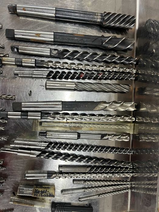 Frez palcowy trzpieniowy walcowo-czołowy długi z chwytem