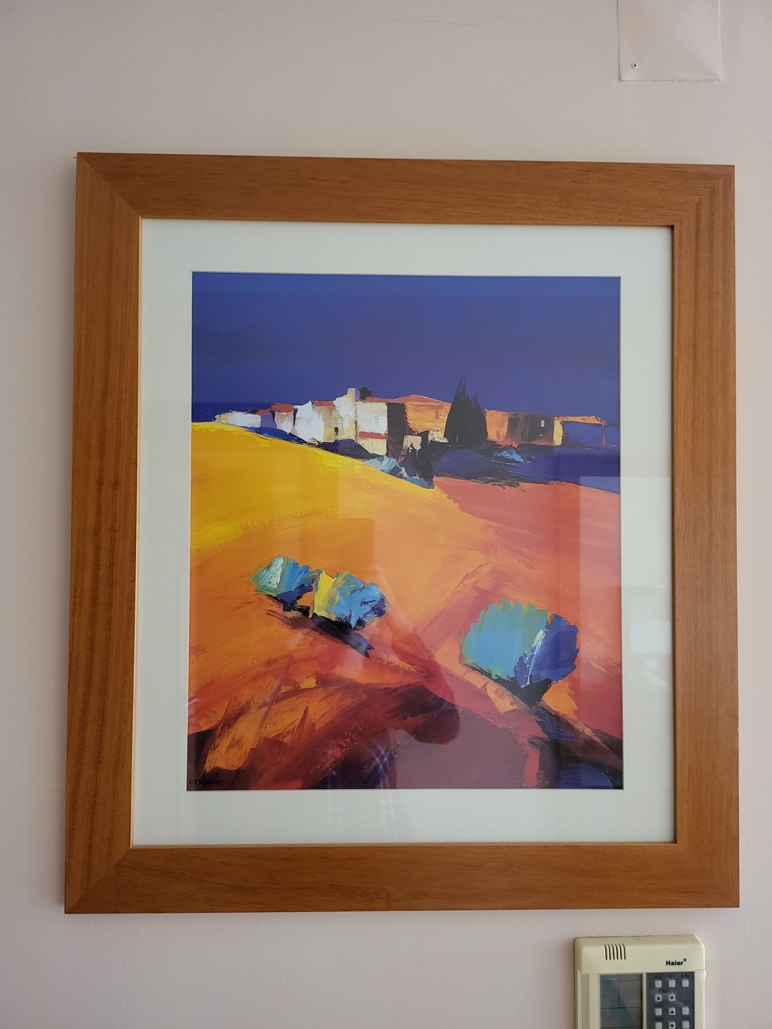 Quadro com moldura de madeira