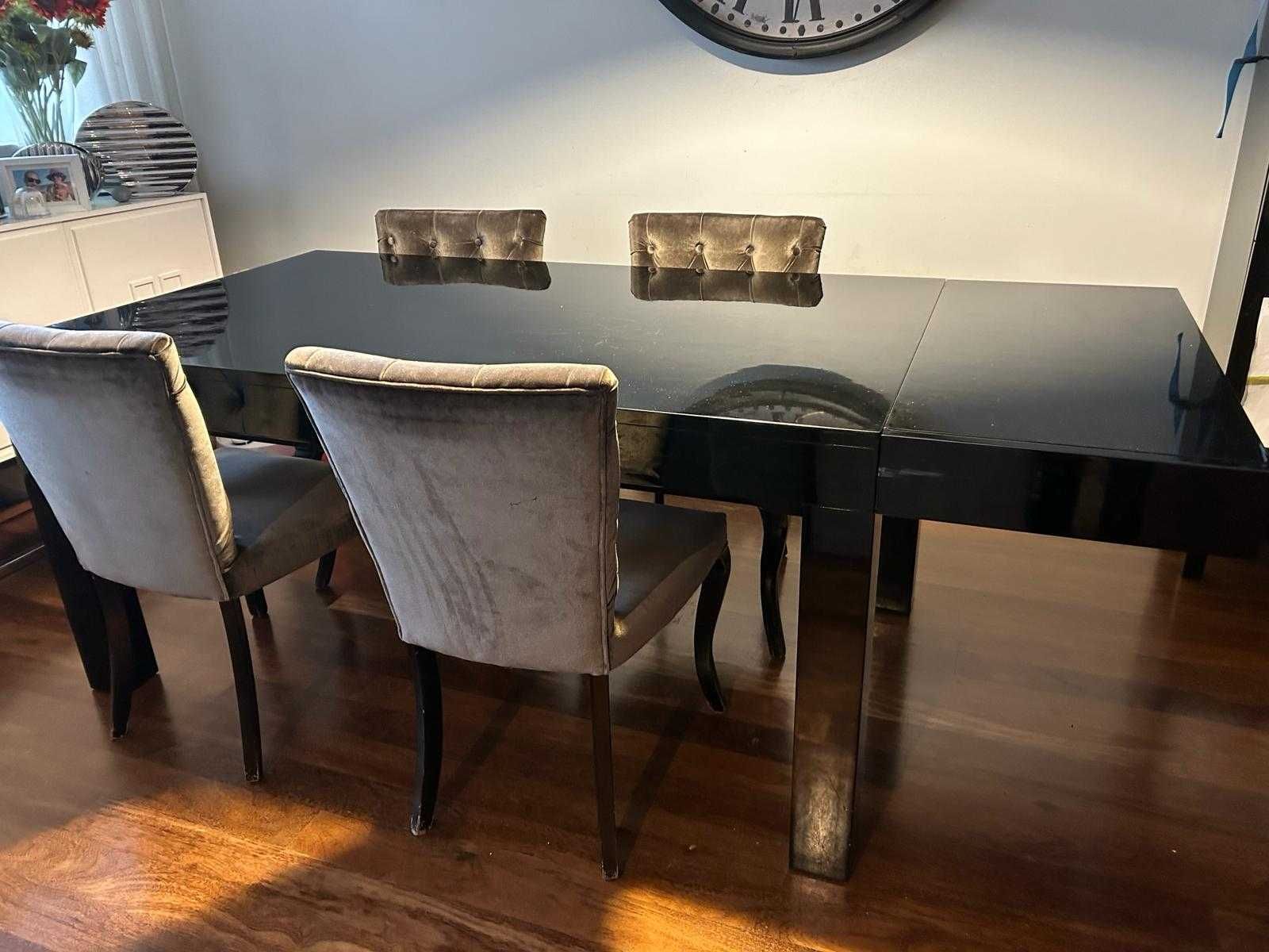 Mesa de Jantar Extensível c/ 4 Cadeiras