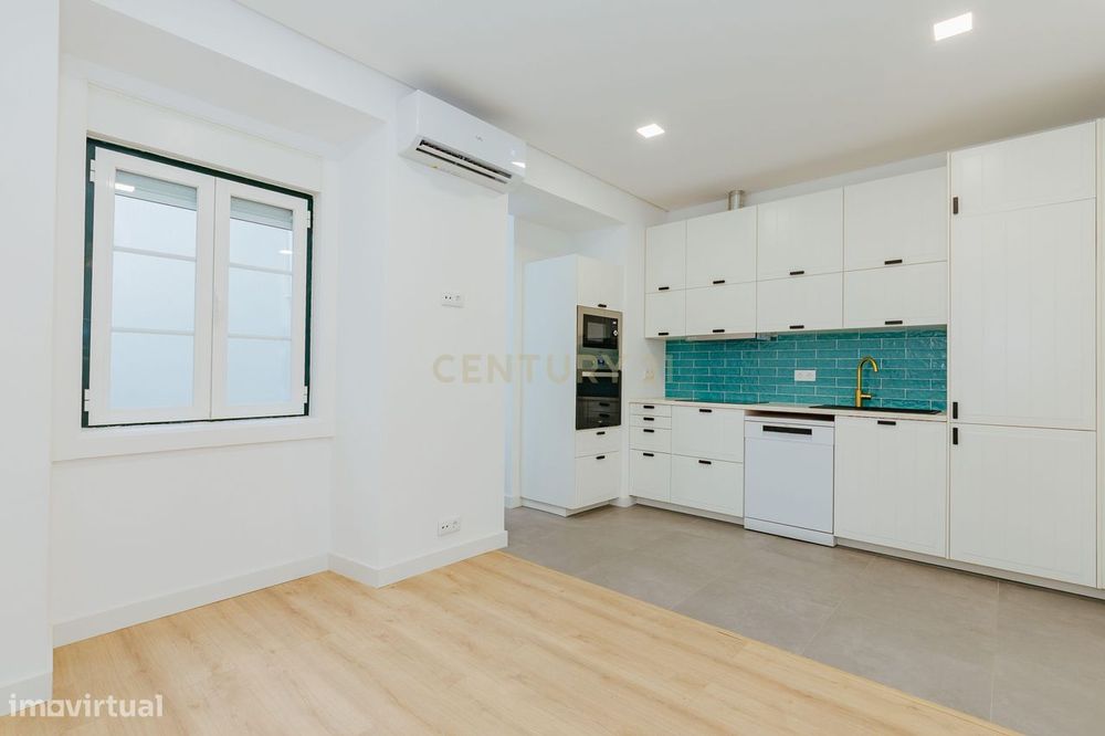 T2 ● RC alto com AC pronto a habitar em Penha de França