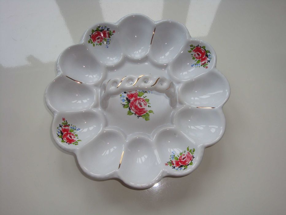 Talerz z uchwytem   na jajka porcelana