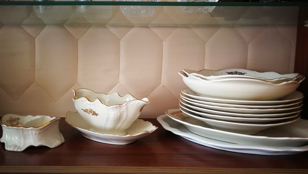 Чеський столовий біло-золотий  сервіз Бернадотте з 23 предметів.