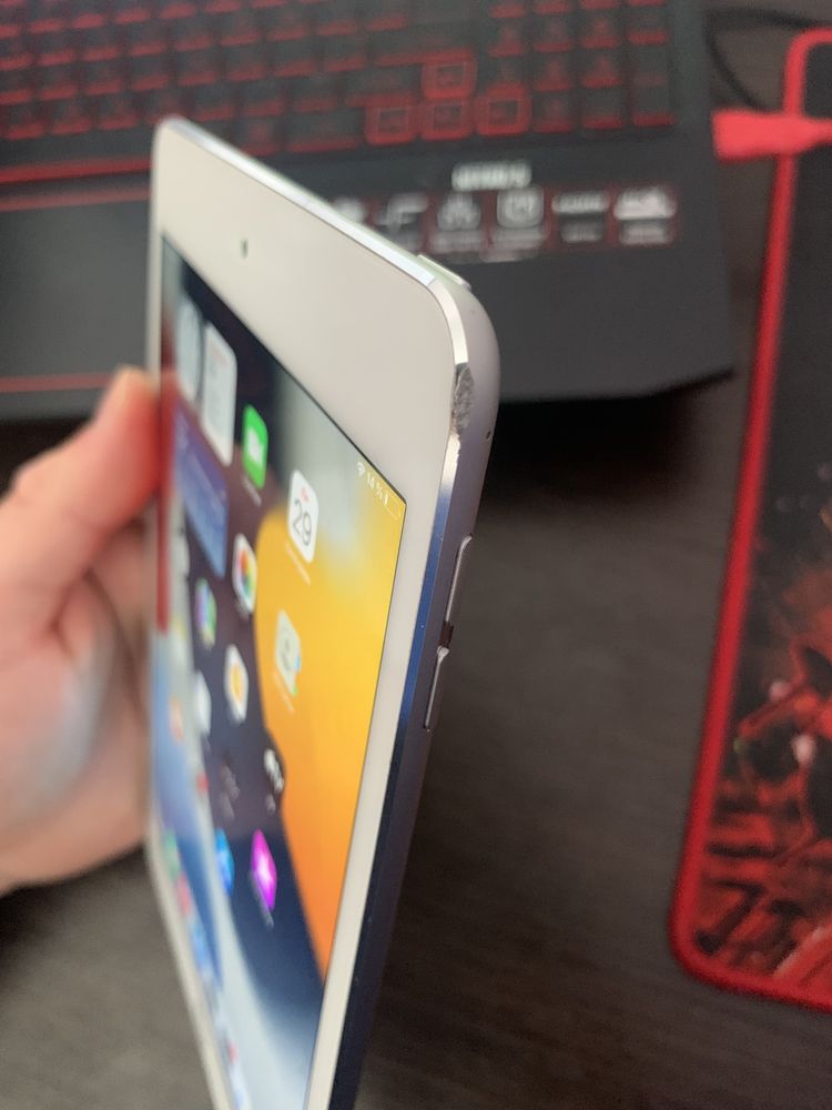 Продам Ipad mini 4