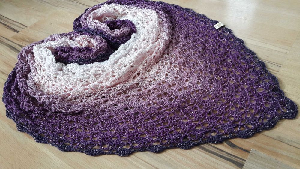 Chusta hand made szydełko ombre włóczka lilia fiolet biała złota nitka