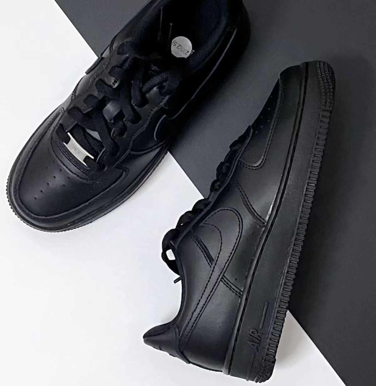 Czarne sneakersy AirForceOne r.42