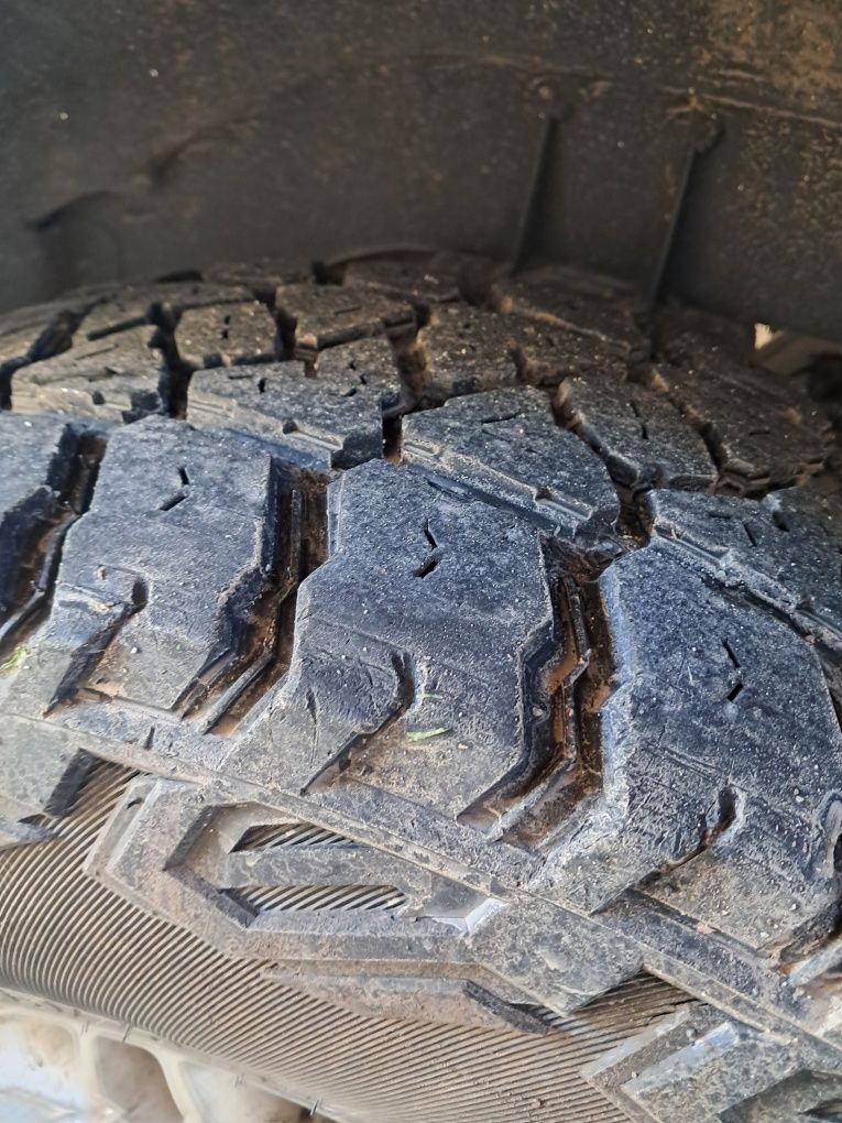 Pneus Khumo 265 /70/ 17