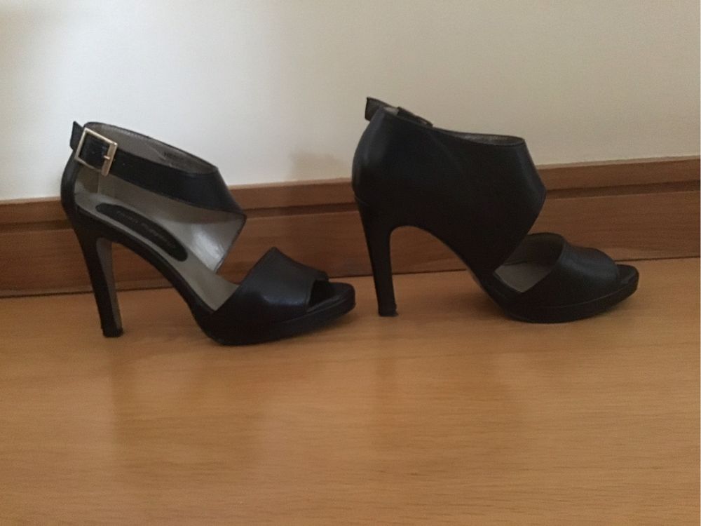 Sapatos salto alto senhora