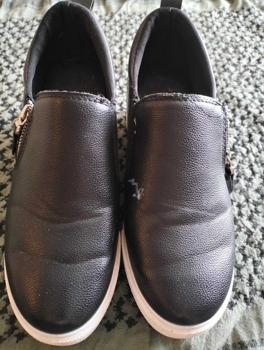 Trampki z wbudowaną koturnom 38