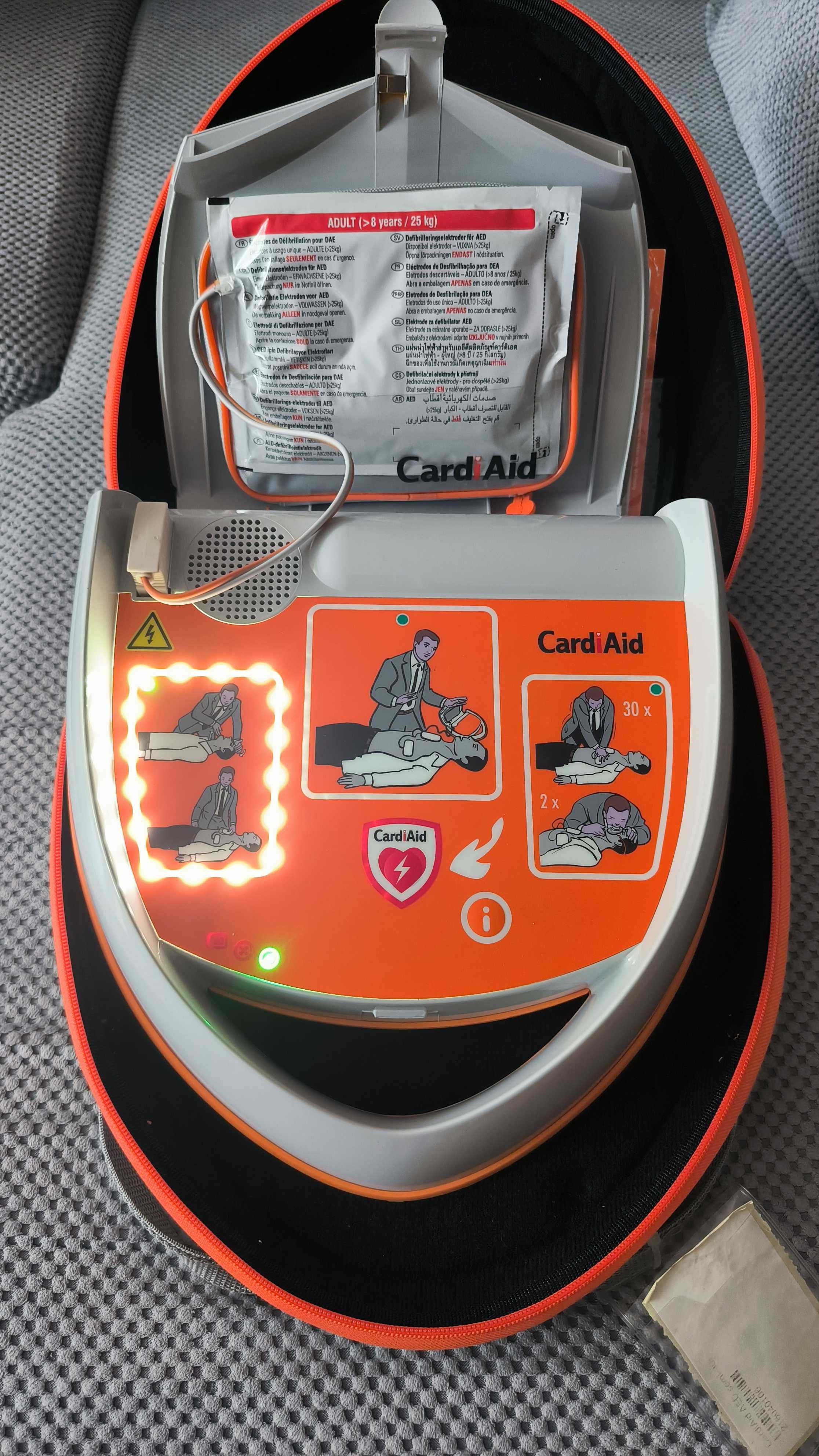 Nowy Defibrylator Cardiaid - AED CardiAid