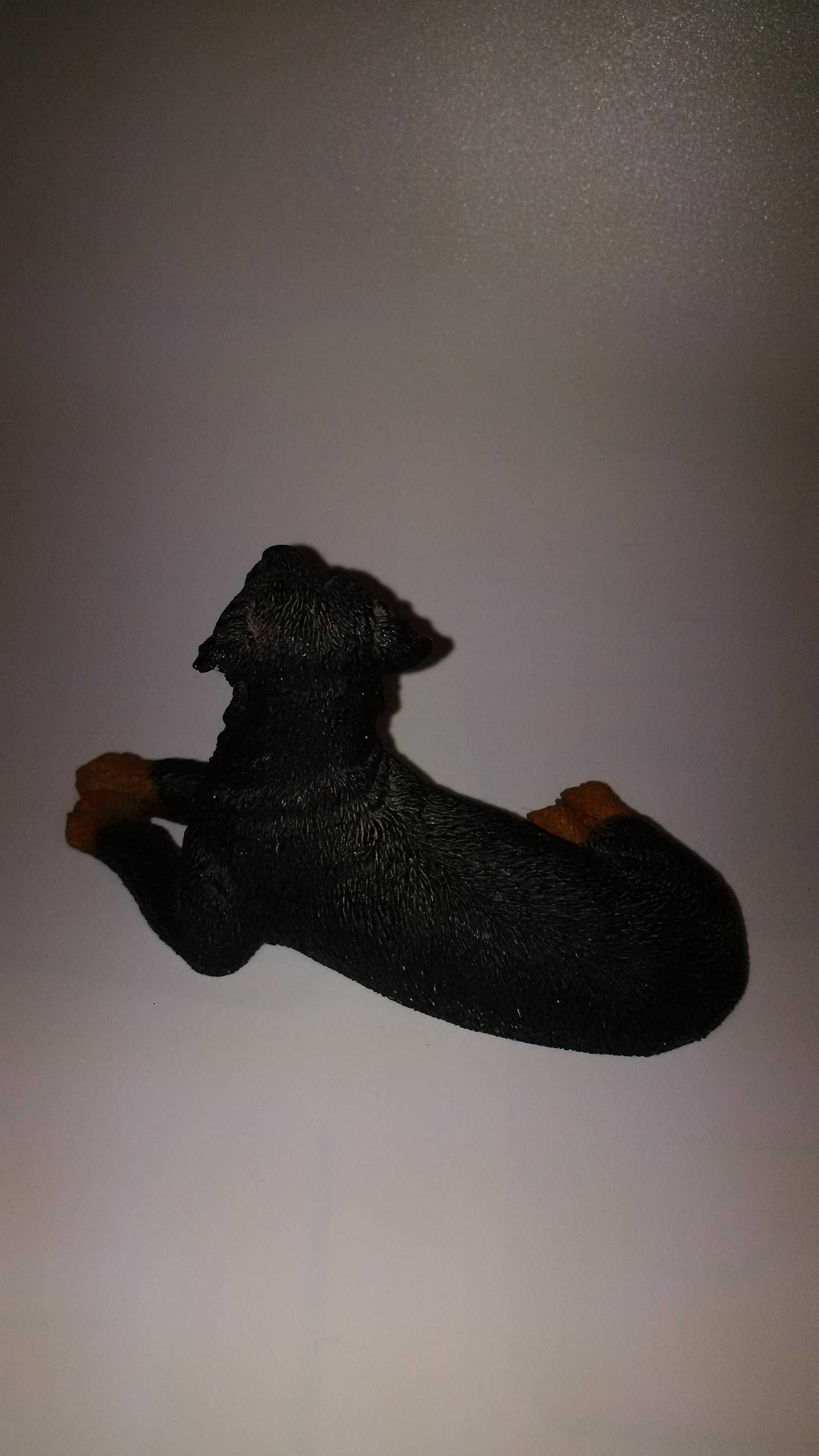 figurka psa rasy rottweiler