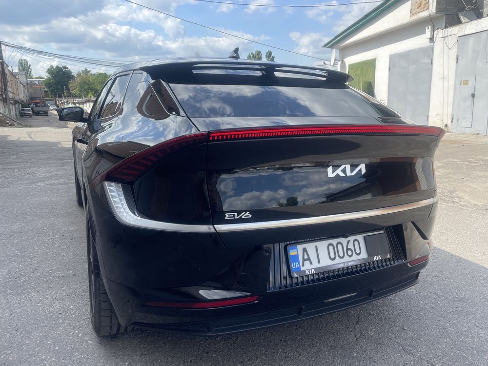 Продам практически Новый автомобиль KIA EV6 - запас хода на 530 км