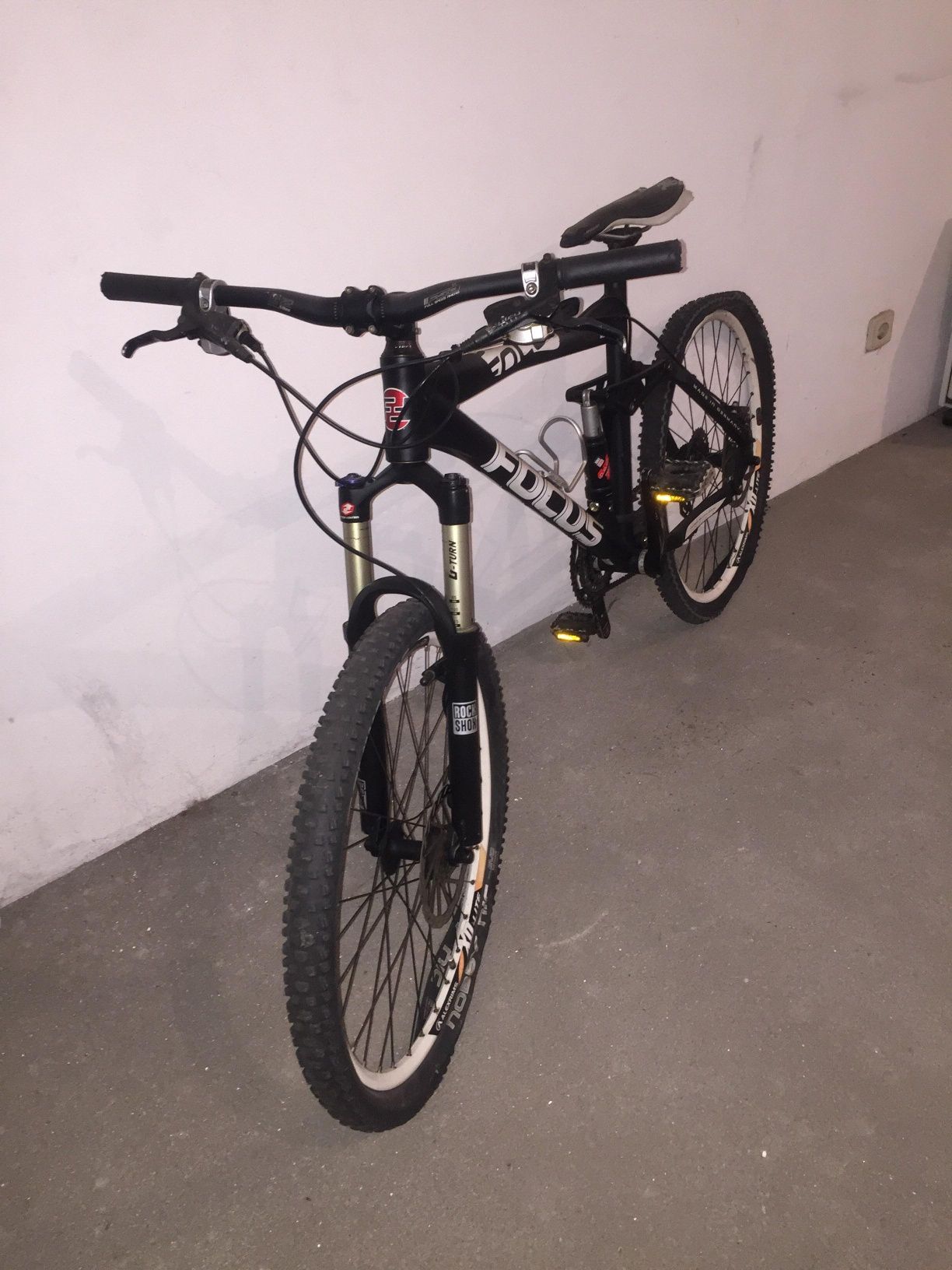 Vendo bike btt ou troco por mobilete 
Focus bud, parada a algum tempo,