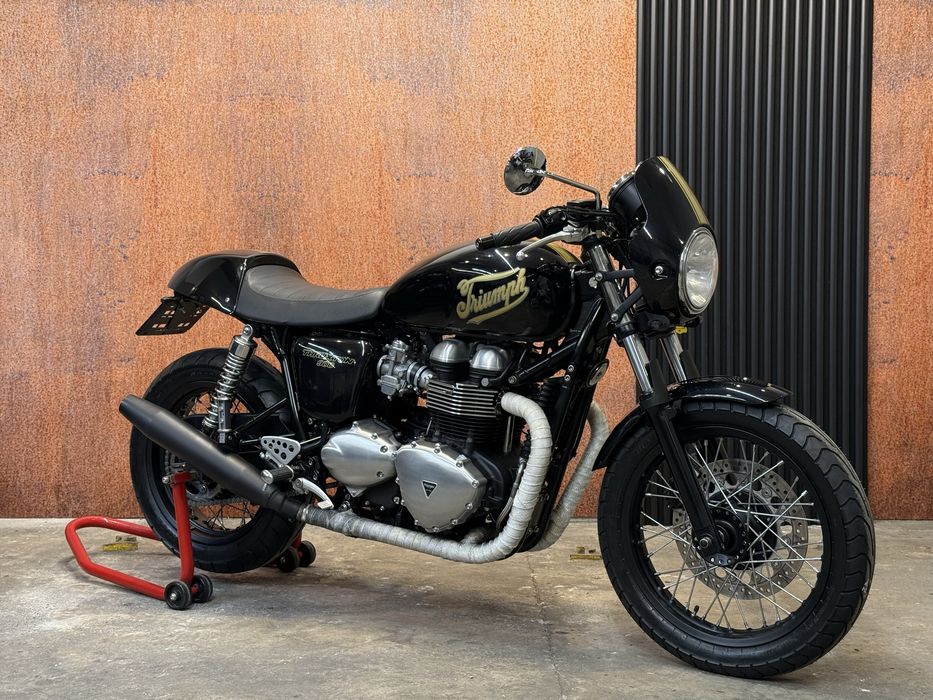 Super TRIUMPH THRUXTON 900 Black Cafe Racer Limited Dodatki REMUS !