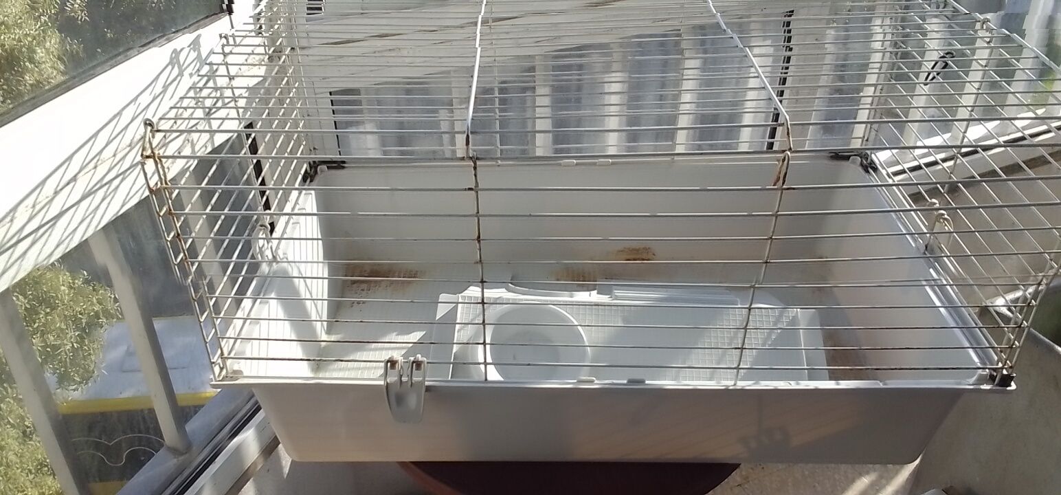 Gaiola fundo branco grande