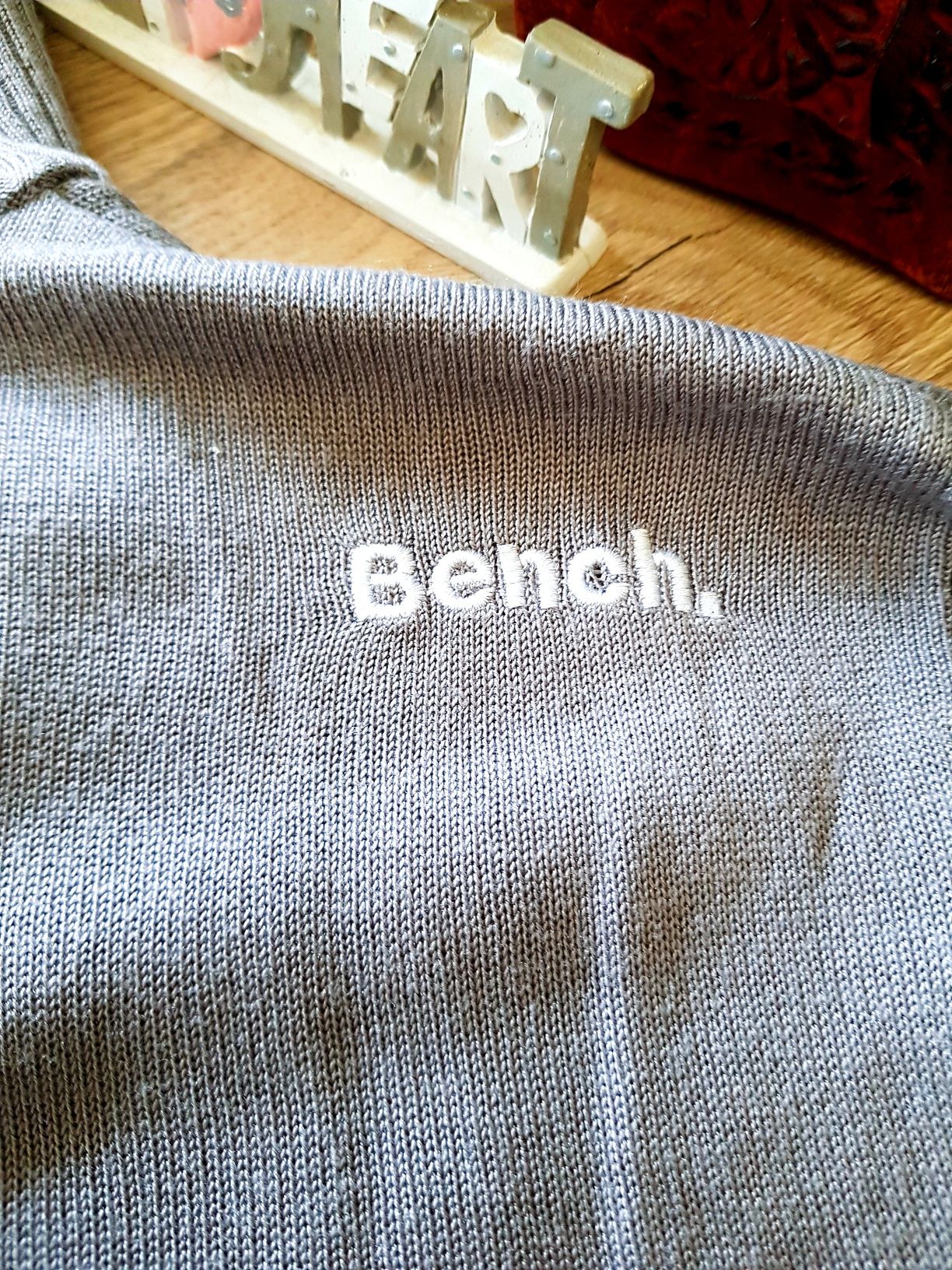 Sweter bluza z Londynu  marki Bench roz L. Nowa.